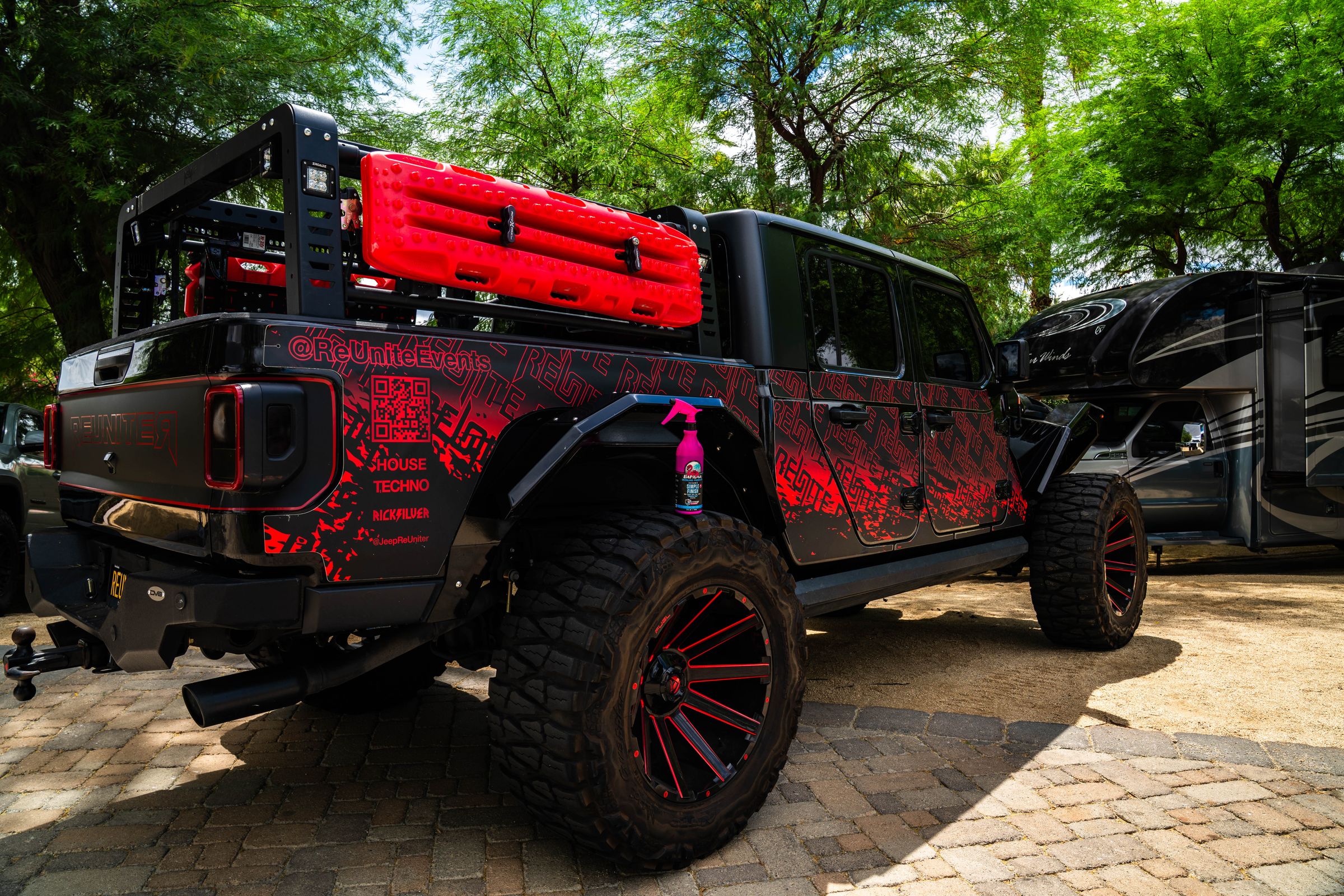 How to Detail an Off-Road Truck: Cleaning Mud, Protecting Paint, and Maintaining Trail Damage